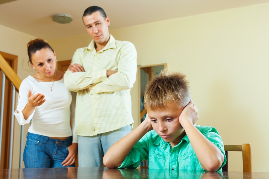 child not responding emotionally to parents